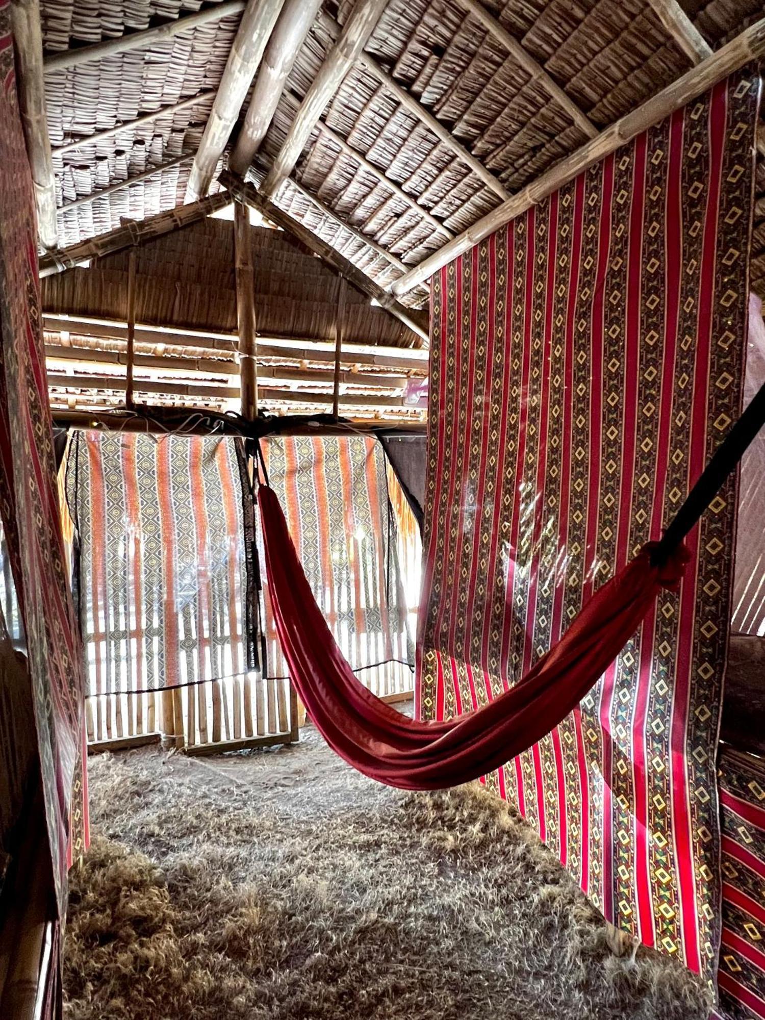 Tribal Huts Community Hostel Daanbantayan Exterior photo