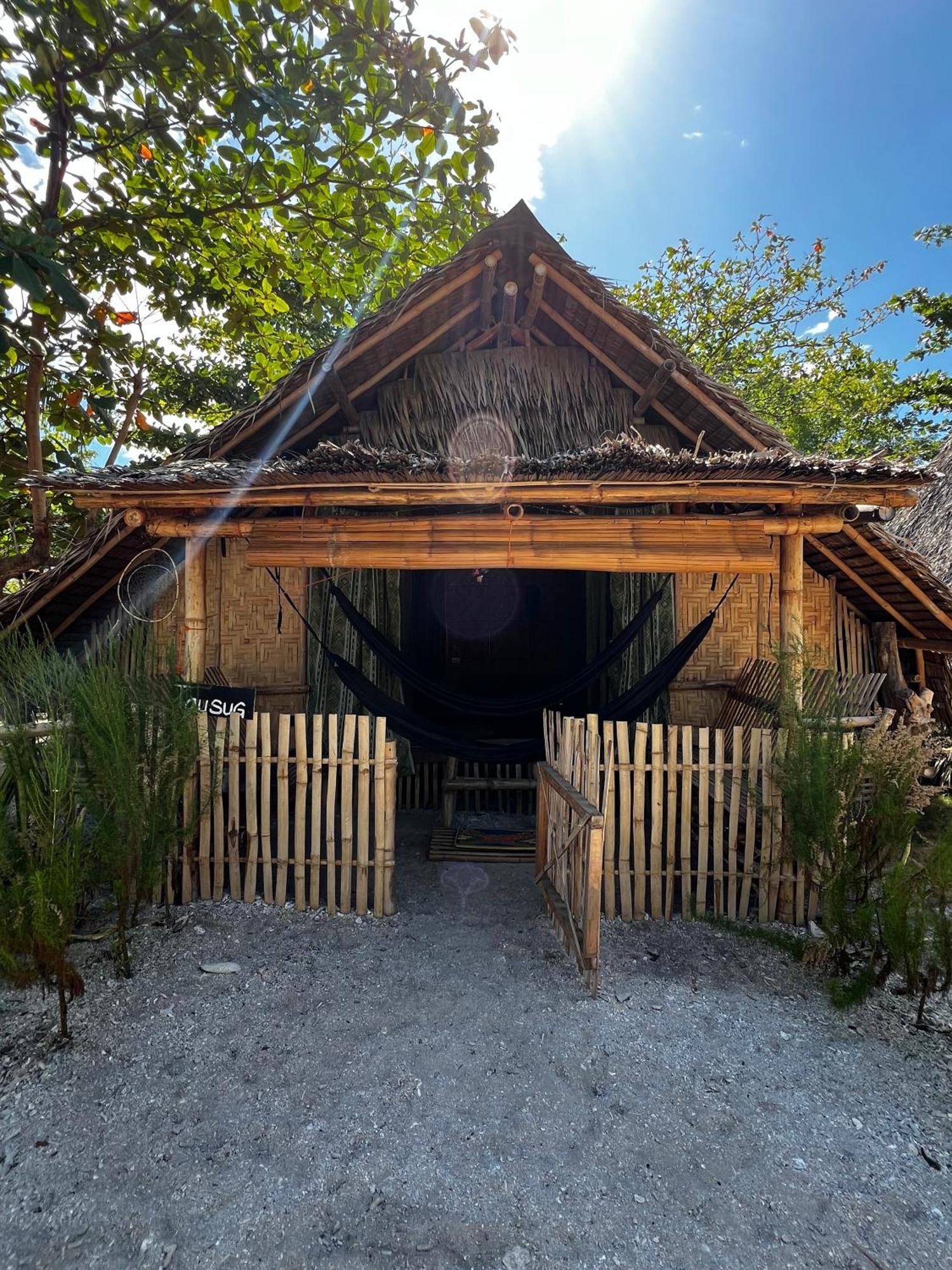 Tribal Huts Community Hostel Daanbantayan Exterior photo