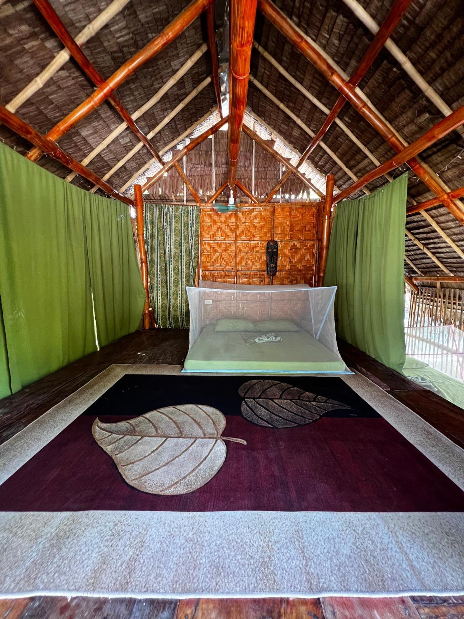 Tribal Huts Community Hostel Daanbantayan Exterior photo