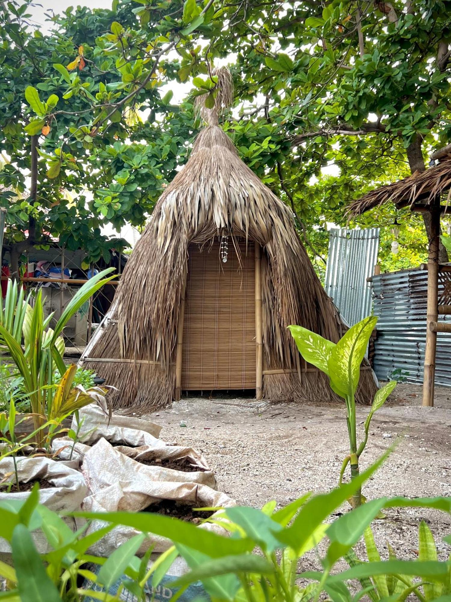 Tribal Huts Community Hostel Daanbantayan Room photo