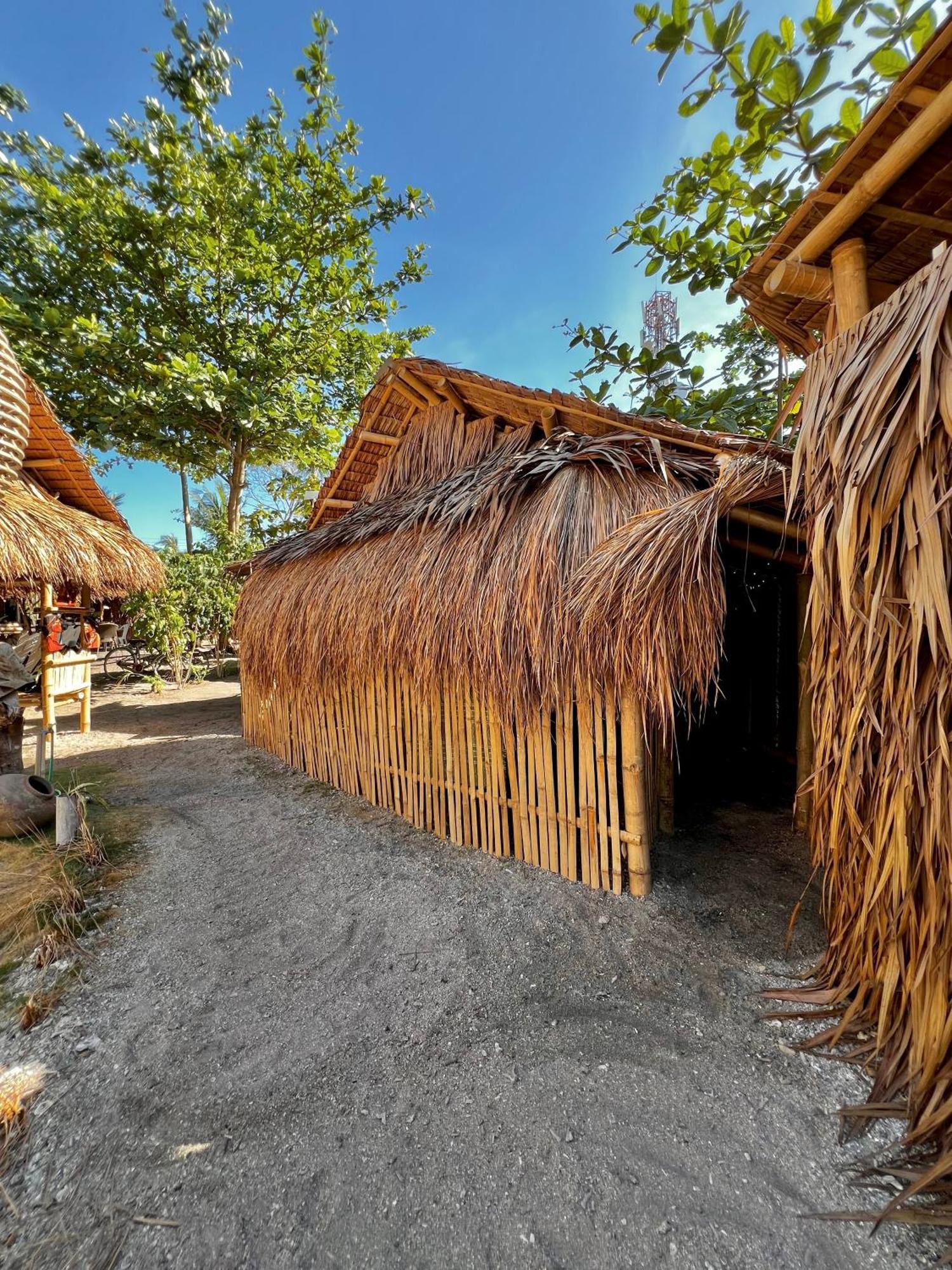 Tribal Huts Community Hostel Daanbantayan Exterior photo